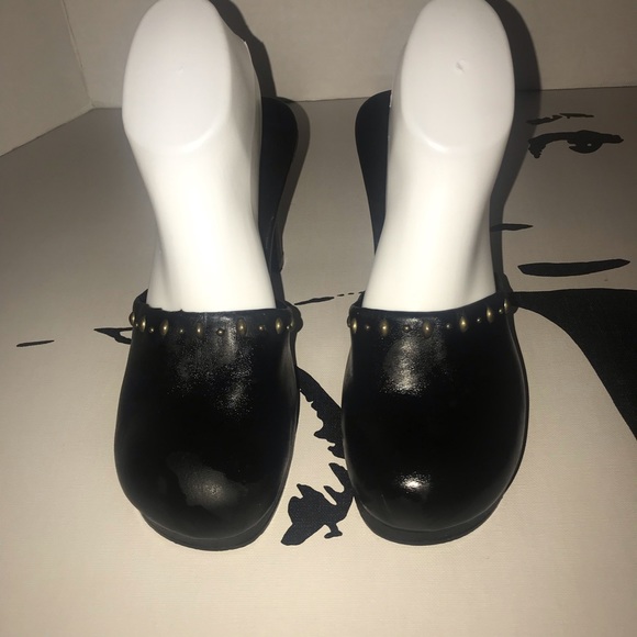 5/$25 💗 Erica Brooke Heeled Clogs - Picture 2 of 8